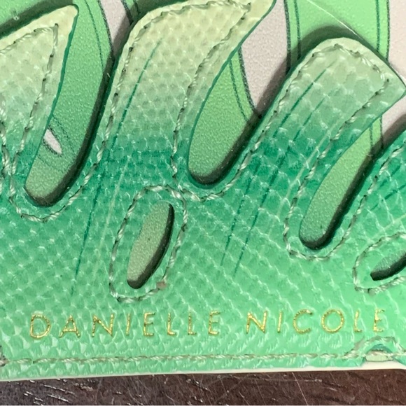 DANIELLE NICOLE DISNEY MOANA Monstera CARDHOLDER! - Picture 8 of 9